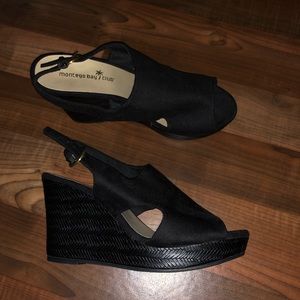 Black 6 inch wedges with buckle!